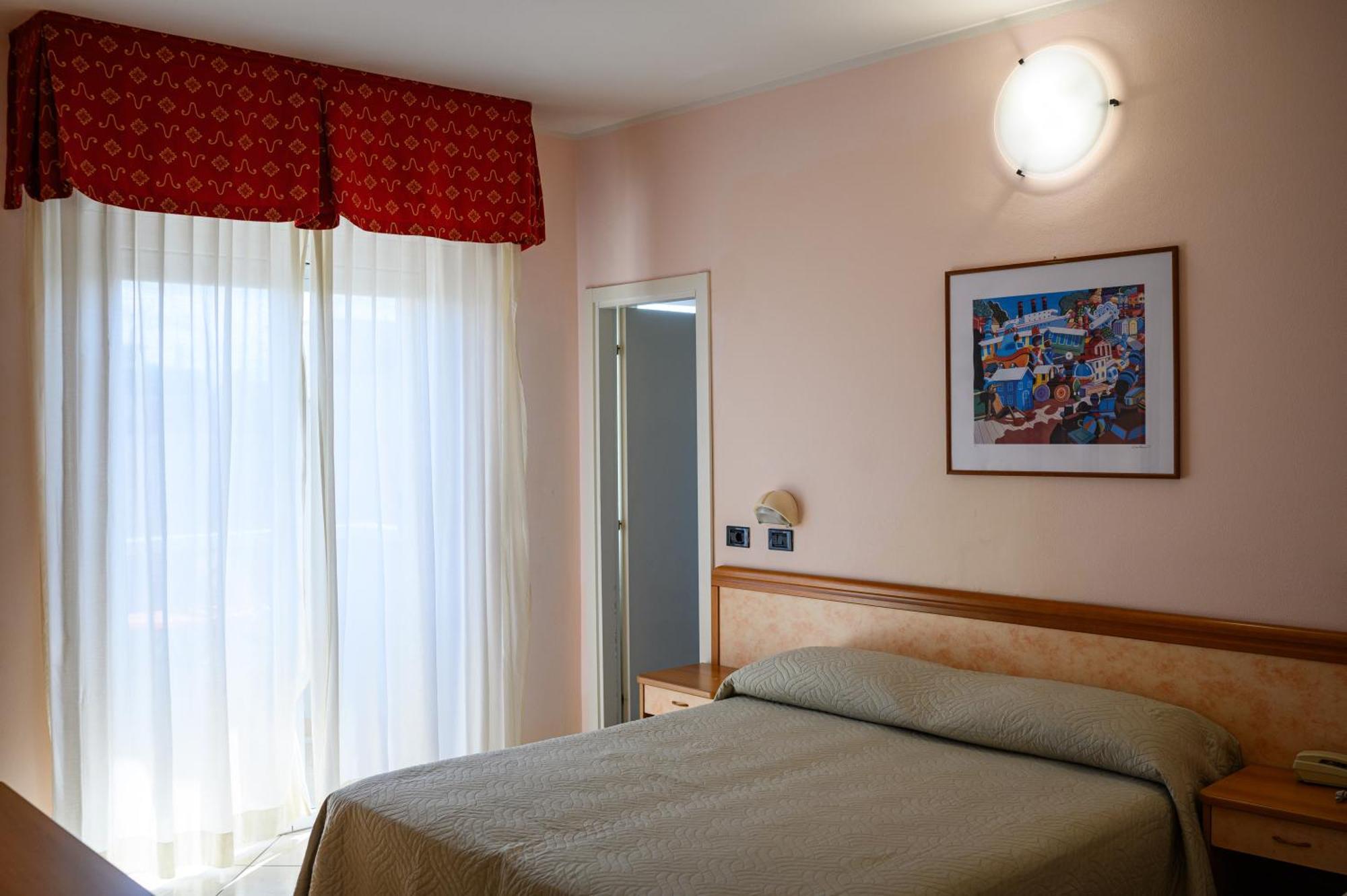 Hotel De Paris Lido Di Savio Eksteriør billede